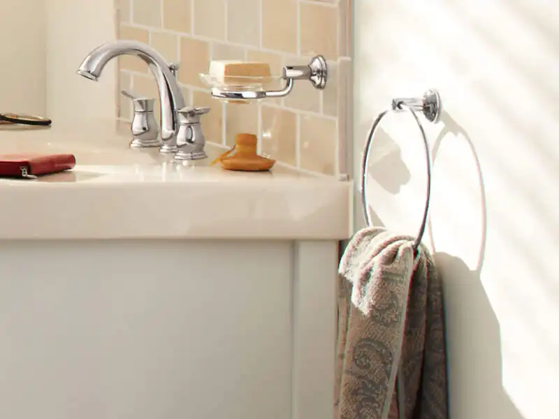 Premium αξεσουάρ μπάνιου GROHE σε σύγχρονο χώρο υψηλής αισθητικής