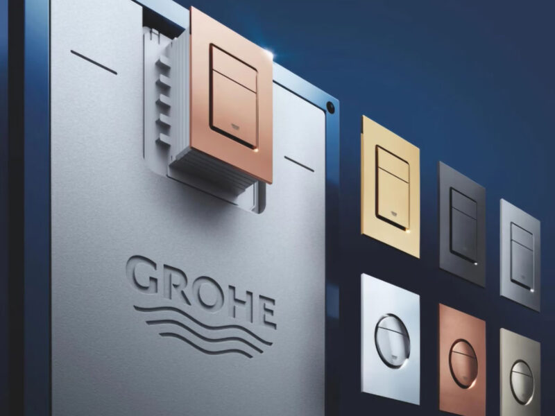 Πλακέτα ενεργοποίησης GROHE σε σύγχρονο μπάνιο
