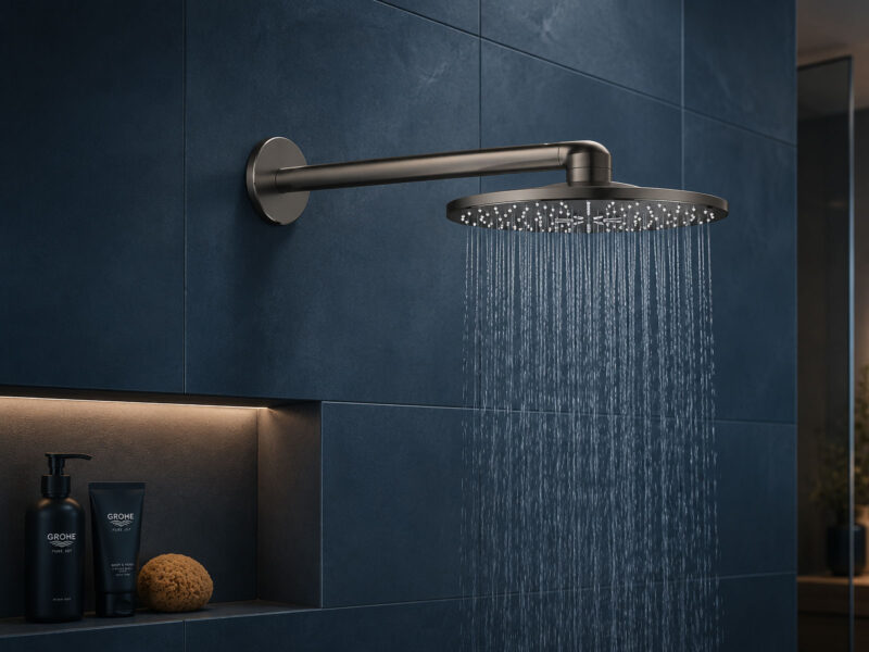 Βραχίονας ντους GROHE σε contemporary bathroom setting