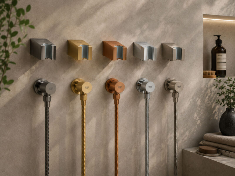 Παροχή και στήριγμα ντους GROHE σε contemporary bathroom setting