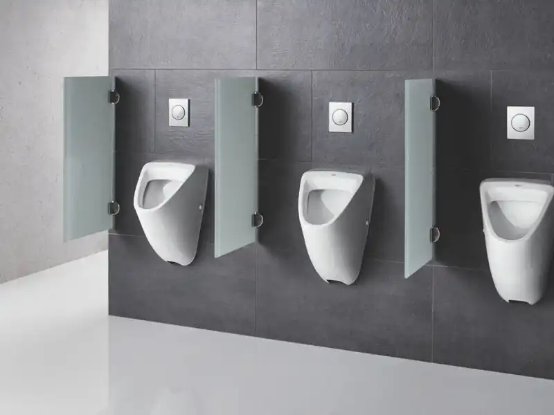 Ουρητήριο GROHE σε σύγχρονο αρχιτεκτονικό περιβάλλον