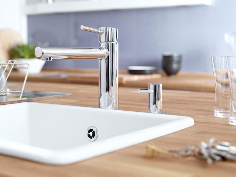 Αξεσουάρ κουζίνας GROHE σε σύγχρονο kitchen environment